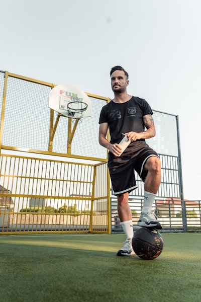 كرةالقدمالعالميةلعبةتجمعالشعوبوتلهبالمشاعر